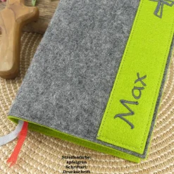 Gotteslobhülle aus grauem Filz mit Namen – Individuelle Bibelhülle zur Kommunion & Konfirmation