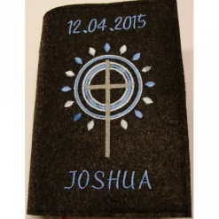 Gotteslobhülle Einband handgefertigt Filz 3mm anthrazit Kreise Strahen Kreuz blau personalisierbar Namen Datum bestickt