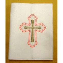 Gotteslobhülle Einband weiss aus Filz 3mm mit rosa grau Kreuz Kommunion personalisierbar mit Name und Datum bestickt