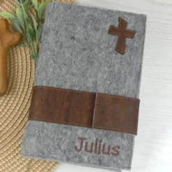 Gotteslobhülle Filz grau personalisiert – Bibelhülle mit Kork, Geschenk zur Konfirmation & Erstkommunion