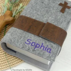 Gotteslobhülle Filz grau personalisiert – Bibelhülle mit Kork, Geschenk zur Konfirmation & Erstkommunion