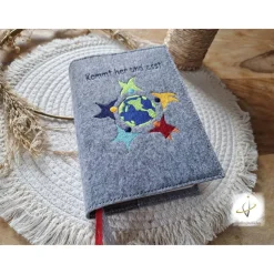 Gotteslobhülle Filz  Kommunion 2025 personalisierbar Jesus mit Kindern "Kommt her und esst!" Einband