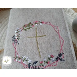 Gotteslobhülle Filz  Kommunion 2025 personalisierbar Blumenkranz 