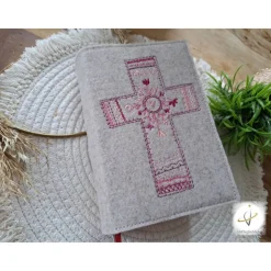 Gotteslobhülle Filz  Kommunion 2025 personalisierbar beige-meliert Kreuz Hippie pink