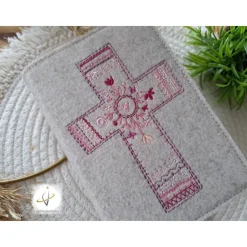Gotteslobhülle Filz  Kommunion 2025 personalisierbar beige-meliert Kreuz Hippie pink