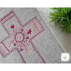 Gotteslobhülle Filz  Kommunion 2025 personalisierbar beige-meliert Kreuz Hippie pink