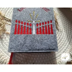 Gotteslobhülle Filz  Kommunion 2025 personalisierbar Jesus mit Kindern rot 