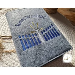 Gotteslobhülle Filz  Kommunion 2025 personalisierbar Jesus mit Kindern blau 