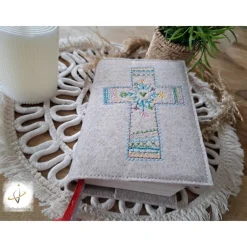 Gotteslobhülle Filz  Kommunion 2025 personalisierbar mit Namen und Datum beige-meliert Kreuz Hippie Andenken Kommunion