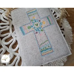 Gotteslobhülle Filz  Kommunion 2025 personalisierbar mit Namen und Datum beige-meliert Kreuz Hippie Andenken Kommunion