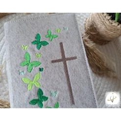 Gotteslobhülle Filz  Kommunion 2025 personalisierbar Schmetterlinge grün "Kommt her und esst!" Einband