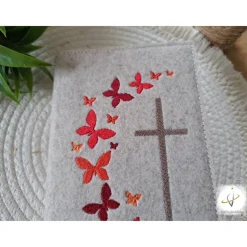 Gotteslobhülle Filz  Kommunion 2025 personalisierbar Schmetterlinge rot "Kommt her und esst!" Einband