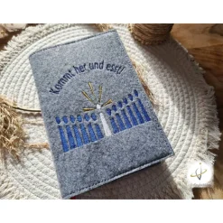 Gotteslobhülle Filz  Kommunion 2025 personalisierbar Jesus mit Kindern blau 