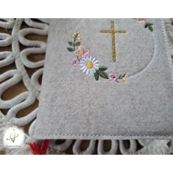 Gotteslobhülle Filz  Kommunion 2025 personalisierbar Regenbogen 