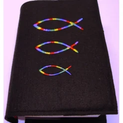Gotteslobhülle handgefertigt Filz 3mm schwarz Regenbogenfische bunte Fische personalisierbar Name und Datum bestickt