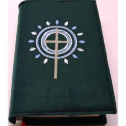 Gotteslobhülle handgefertigt Filz 3mm petrol Kreuz Kreise Strahlen blau personalisierbar Name und Datum bestickt