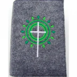 Gotteslobhülle handgefertigt Filz 3mm graumeliert Kreuz Kreise Strahlen grün personalisierbar Name und Datum bestickt