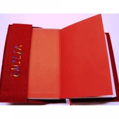 Gotteslobhülle handgefertigt Filz 3mm dunkelrot Regenbogenfische bunte Fische personalisierbar Name und Datum bestickt