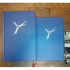 Gotteslobhülle mit Namen und Gummikordel und Perlen