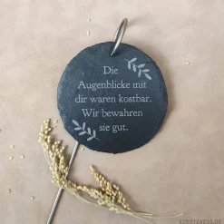 Grabschmuck, Grabdekoration für Urnengrab, Trauergeschenk, Gedenktafel aus Schiefer mit Trauerspruch, Schild mit Erdstab