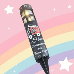 Grabschmuck Solarleuchte personalisiert mit süßen Feuerwehrauto Motiv, grableuchte solar sternenkind