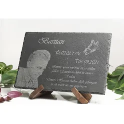 Grabstein & Gedenktafel (30x20cm) aus Schiefer mit individueller Gravur – Urnengrab, Grabschmuck & Fotogravur