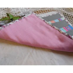 graues Tischset mit bunten Streifen , Patchwork Quilt