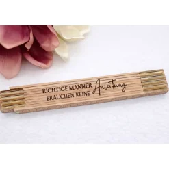 Gravierter Meterstab mit lustigem Spruch oder Wunschtext – personalisierter Zollstock