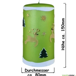 grüne Weihnachtskerze mit Rentieren, Tannen und Sternen