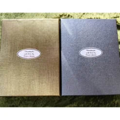 Große Elegante Schmuckschachtel/-Etui 18,3x13,9x3,6cm Geschenkverpackung für Collier/Schmuckset Silber-Grau strukturiert