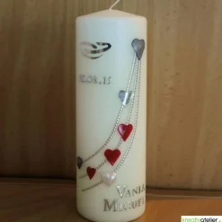 Große Hochzeitskerze Herzreigen in Elfenbein mit silbernen Herzen und Eheringen, personalisierbar, edle Hochzeitsdeko