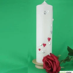 Große Hochzeitskerze Herzreigen in Elfenbein mit silbernen Herzen und Eheringen, personalisierbar, edle Hochzeitsdeko
