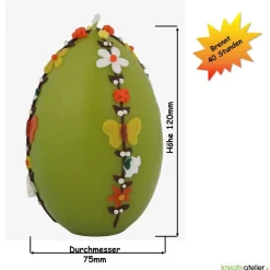 große Ostereikerze in grün mit doppelter, frühlingshafter Blumenranke verziert