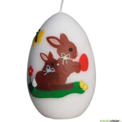 große Ostereikerze in weiß mit Hasenmutter, Hasenkind und bunten Ostereiern verziert, Osterdeko, Ostergeschenk