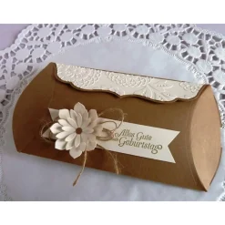 Große Pillowbox/Verpackung zum Geburtstag in braun/creme