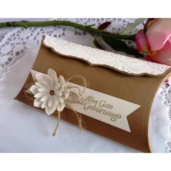 Große Pillowbox/Verpackung zum Geburtstag in braun/creme