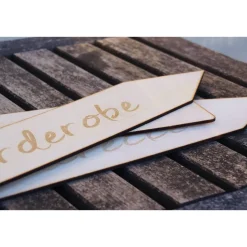 Großes Holzschild für Hochzeit - Pfeil aus Holz mit Wunschtext - Personalisierbares Wegweiser-Schild mit Gravur