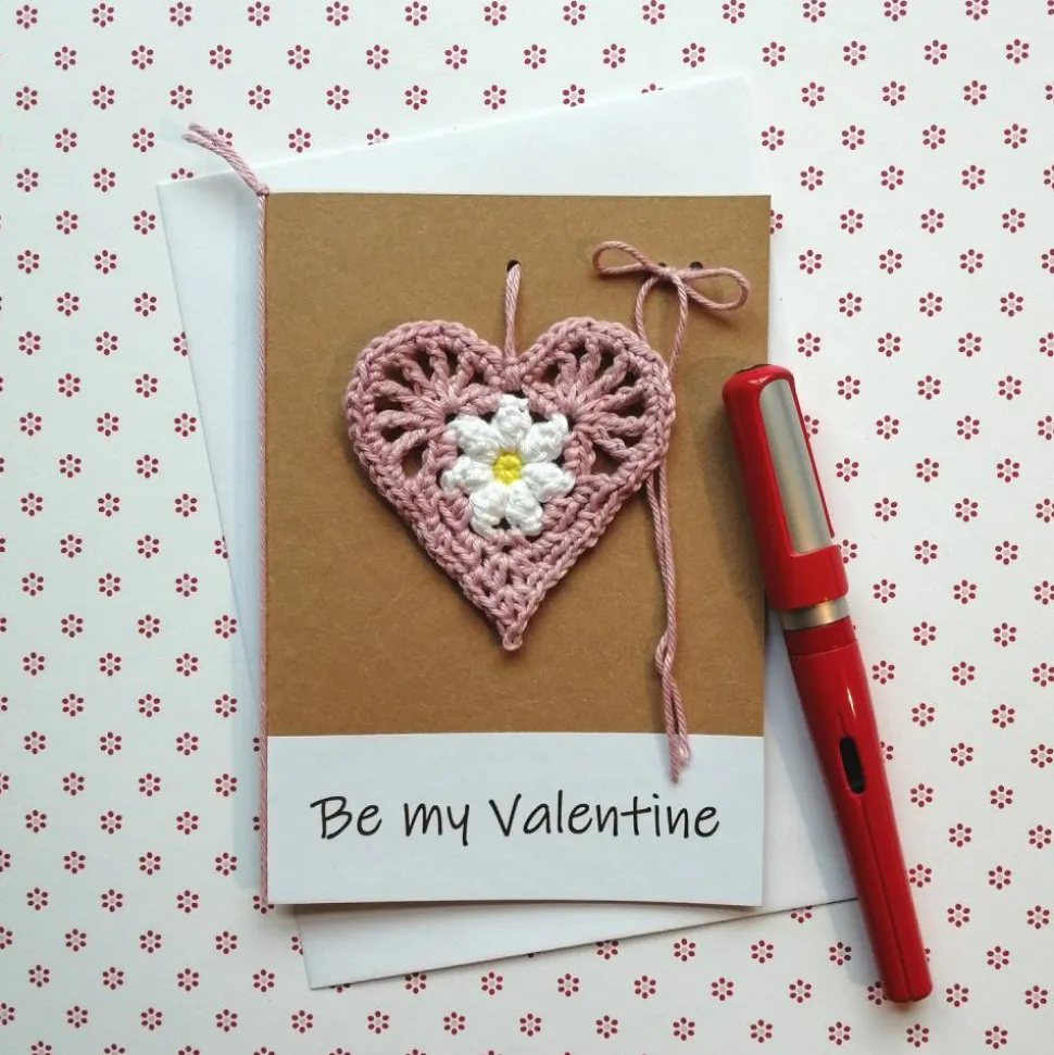 Grußkarte Valentinstag Herzensmensch Herz mit Blümchen gehäkelt mit Wunschtext