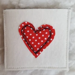 Gutschein oder Geldgeschenkverpackung-Filzhülle mit Herzapplikation