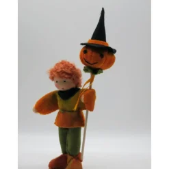 Halloween Junge mit Kürbis - Jahreszeitentisch - Blumenkinder - Herbst - Waldorf - Art.Nr. HE4