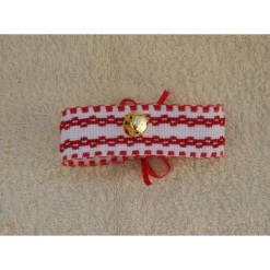 Halsband für Osterlamm Aidastoff bestickt, Kreuzstich rot weiß