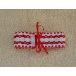 Halsband für Osterlamm Aidastoff bestickt, Kreuzstich rot weiß