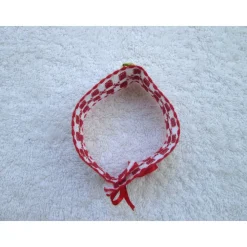 Halsband für Osterlamm Aidastoff bestickt, Kreuzstich rot weiß