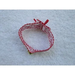 Halsband für Osterlamm Aidastoff bestickt, Kreuzstich rot weiß