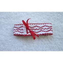 Halsband für Osterlamm Aidastoff bestickt, Kreuzstich rot weiß