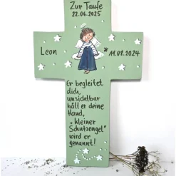 Handbemaltes Holzkreuz personalisiert – Kinderkreuz zur Taufe für Jungen mit Schutzengel & Wunschtext