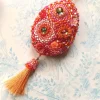 Handbesticktes Unikat-Ornament rot orange – Luxus Perlen-Ei als pompöse Wohndeko & Geschenk