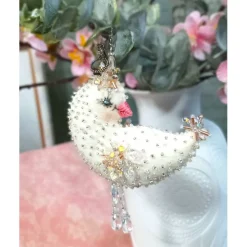 Handbesticktes Vogel Küken Ornament creme weiß – Unikat Osterdeko & Hochzeitsdeko handmade