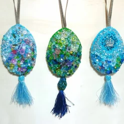 Handbesticktes Vogel Küken Ornament creme weiß – Unikat Osterdeko & Hochzeitsdeko handmade