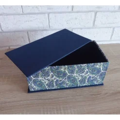 Handgefertigte Geschenkverpackung aus Pappe, Papier und Buchleinen - blau-weiß-grün